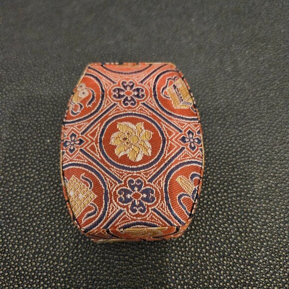 2 ASIAN NATURAL GREEN & BROWN JADEITE TWO-SIDED FISH PENDANT W/ CHAMOIS NECKLACE - Picture 13 of 16